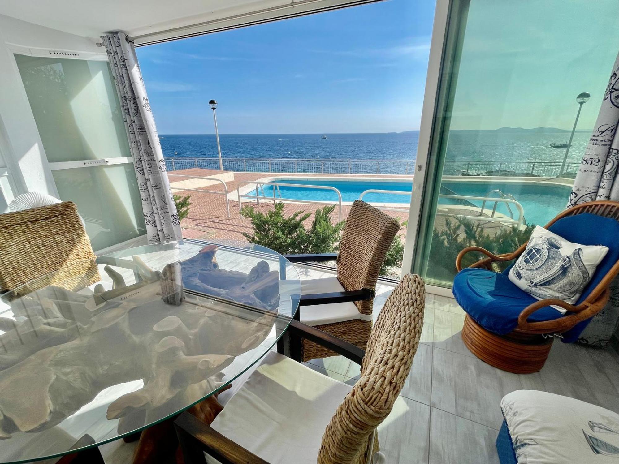 Magnifique Appartement En Front De Mer, Caneylles Roses Exteriér fotografie